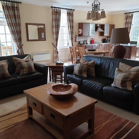 كاميرون هاوس على بحيرة لوموند الإكسندرية المظهر الخارجي الصورة The interior of a typical apartment at the hotel