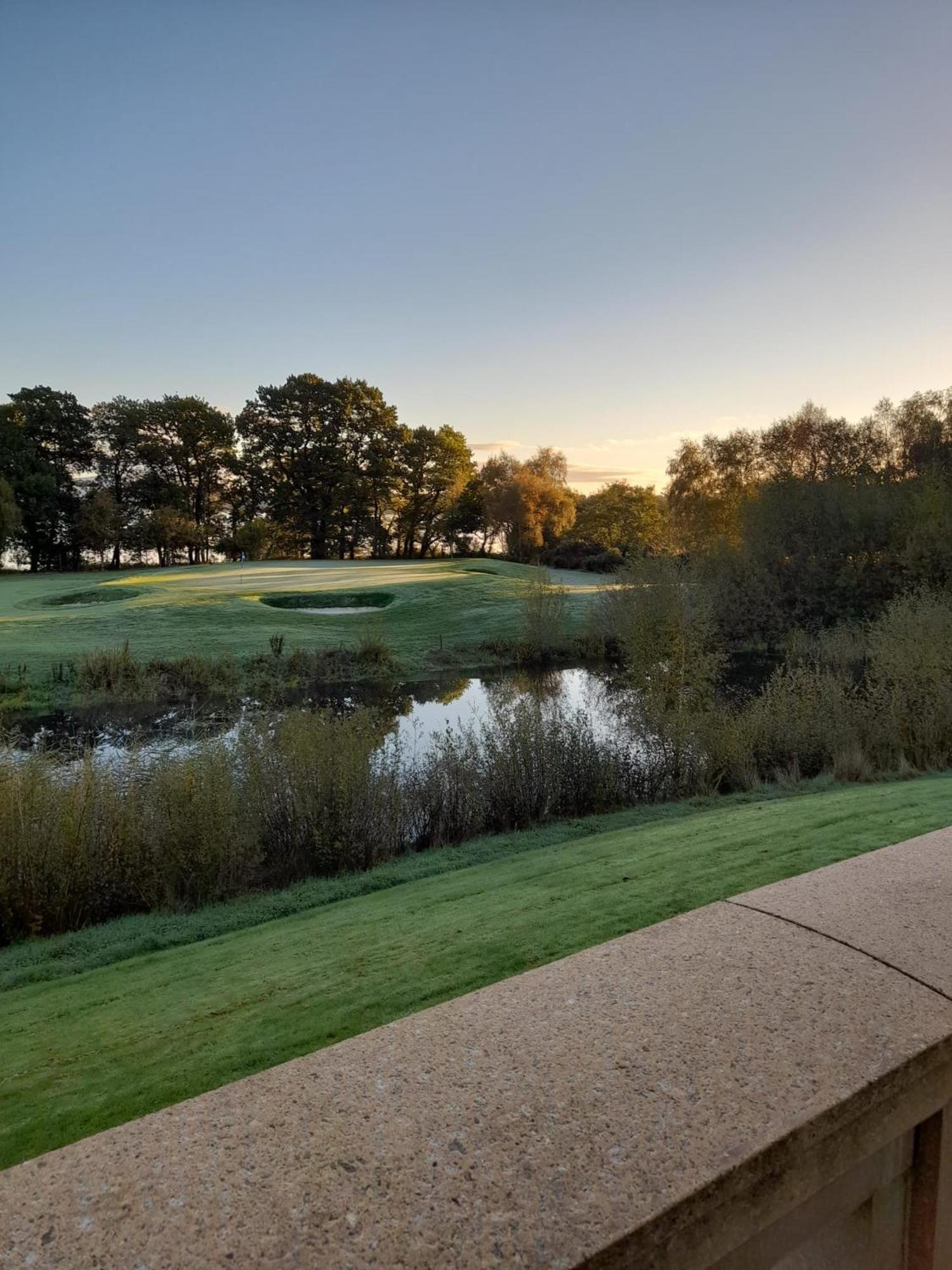 كاميرون هاوس على بحيرة لوموند الإكسندرية المظهر الخارجي الصورة The 18th hole at the 2019 Ryder Cup