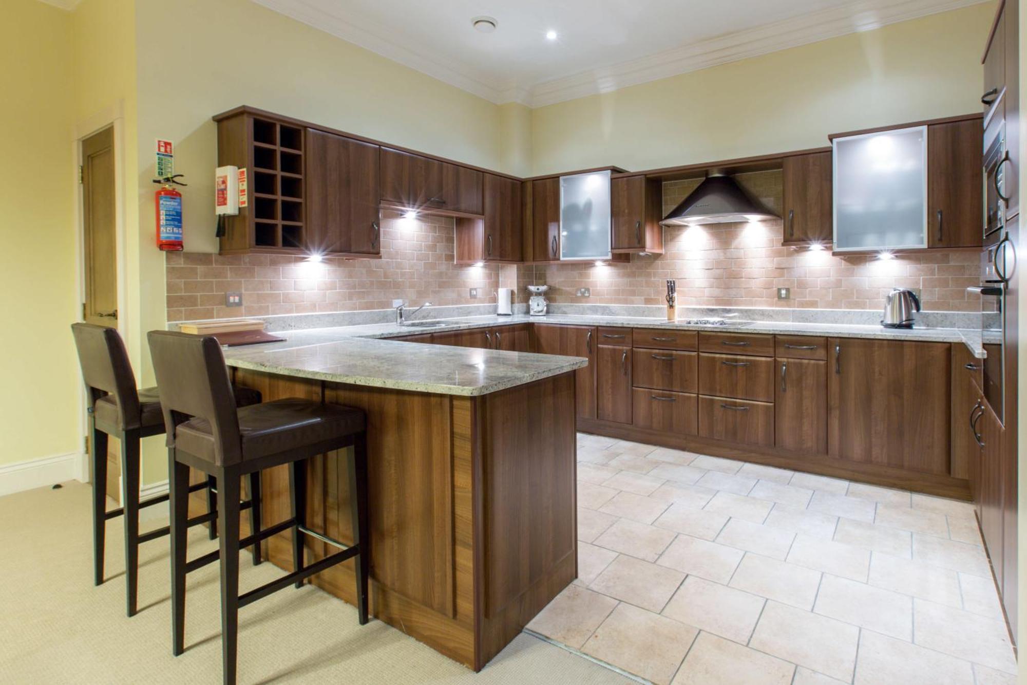 كاميرون هاوس على بحيرة لوموند الإكسندرية المظهر الخارجي الصورة A modern kitchen