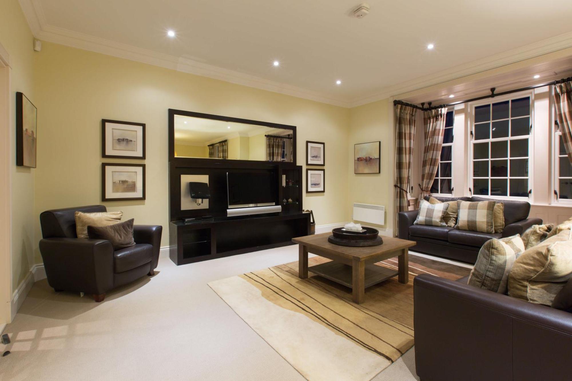 كاميرون هاوس على بحيرة لوموند الإكسندرية المظهر الخارجي الصورة A living room in a private house