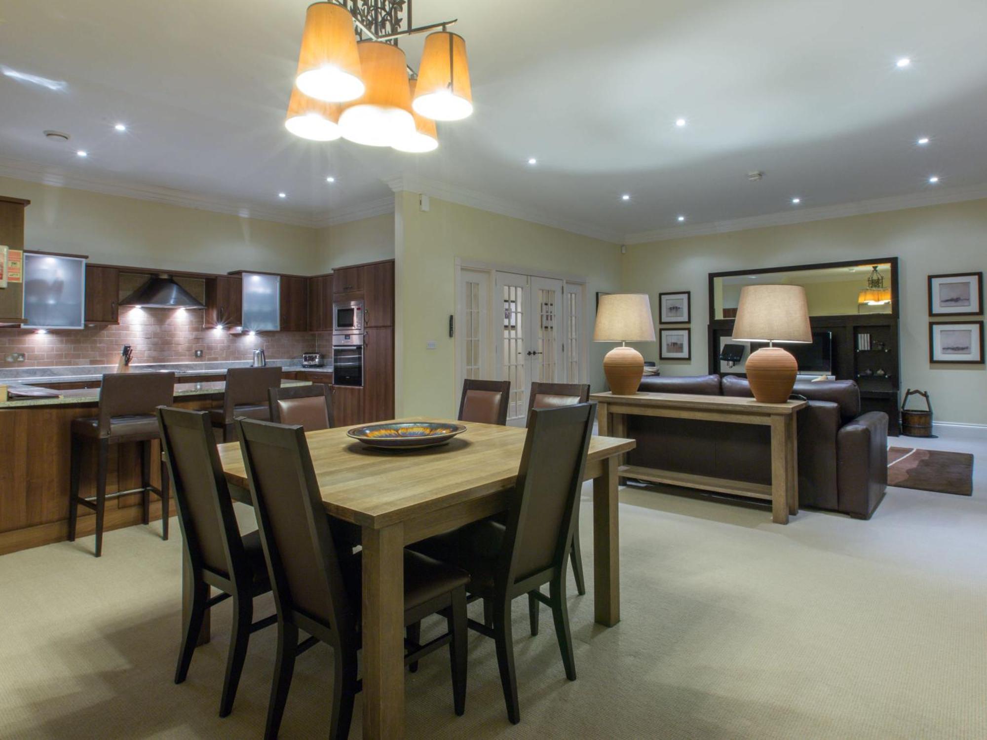 كاميرون هاوس على بحيرة لوموند الإكسندرية المظهر الخارجي الصورة A typical apartment interior
