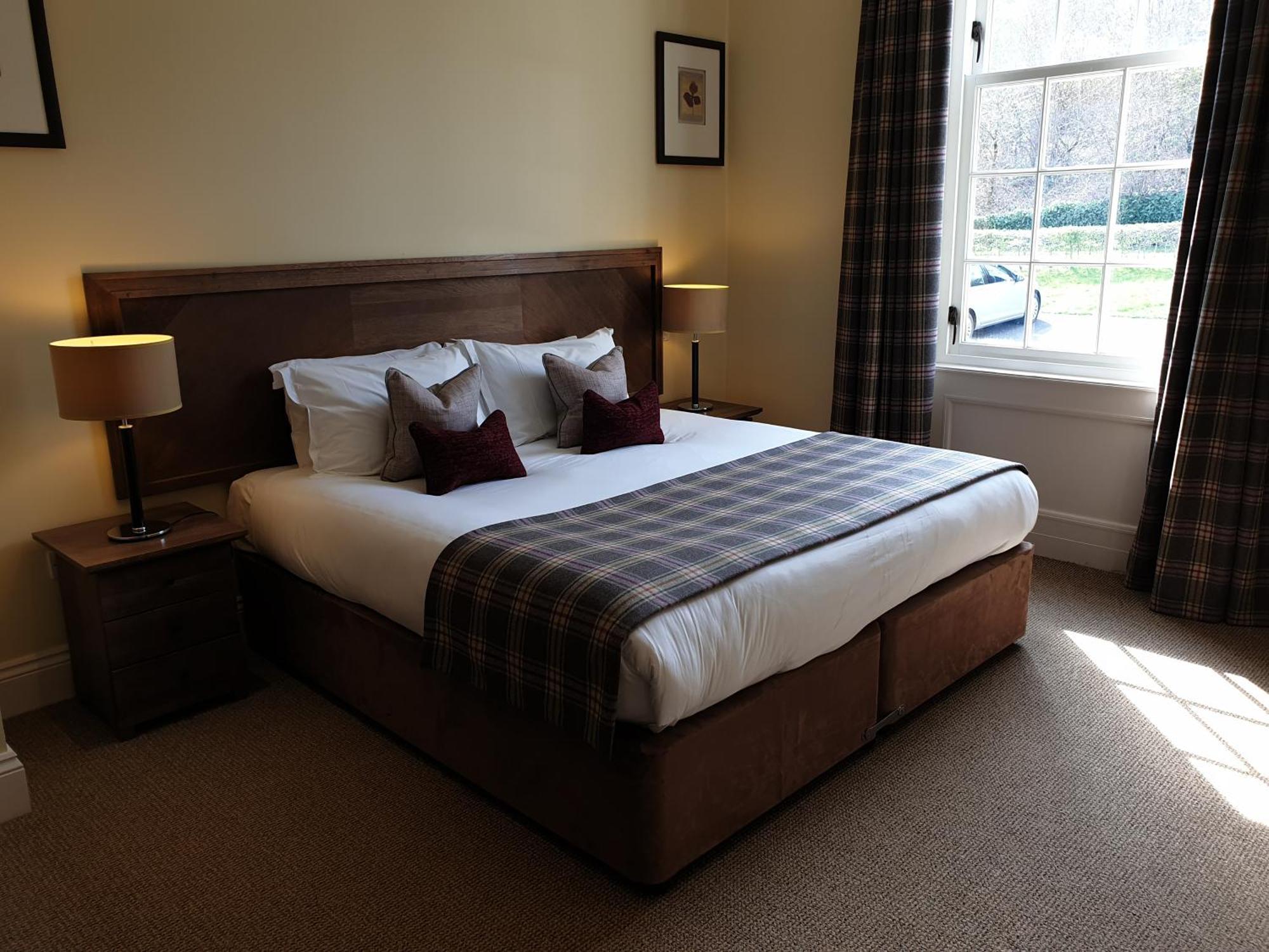 كاميرون هاوس على بحيرة لوموند الإكسندرية المظهر الخارجي الصورة A bedroom at the hotel